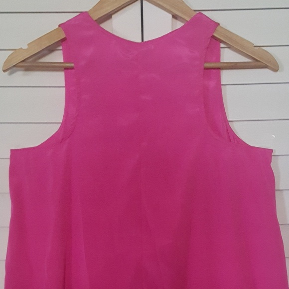 💗New With Tags! Lovely Sleeveless top - Picture 3 of 7